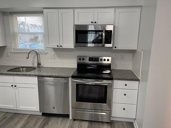 Kitchen new cabinets, new appliances