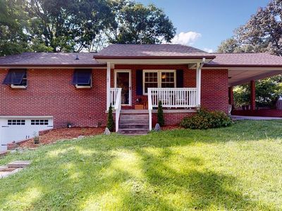 102 Osteen Dr, Hendersonville, NC, 28792