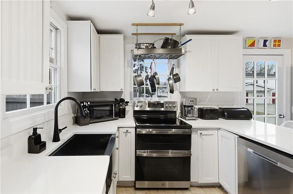4 bed, 2080 sqft, $3,850 — Photo 4