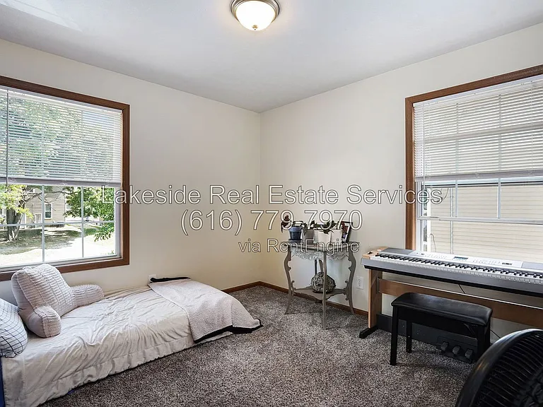 920 Cass Ave SE — Photo 11