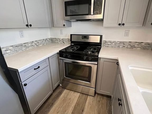 2nd image of 24105 Del Monte Dr Unit 446