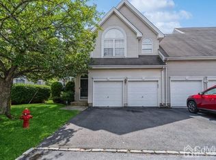 23 Pin Oak Dr, North Brunswick, NJ 08902