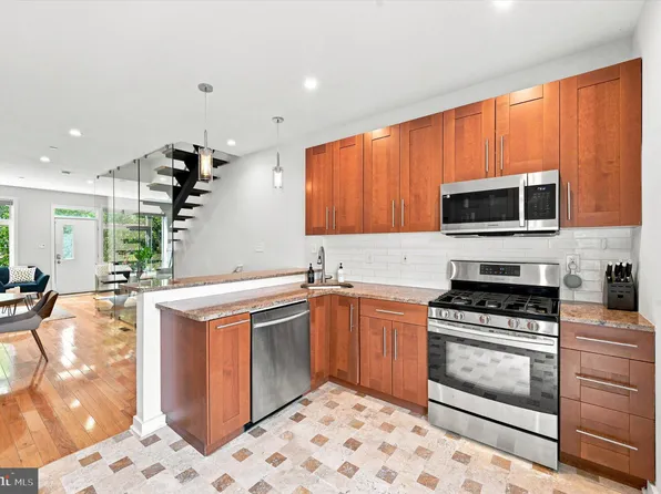 2719 Cambridge St, Philadelphia, PA 19130