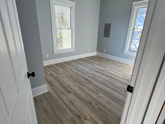 3rd image of 636 Old Shakertown Rd