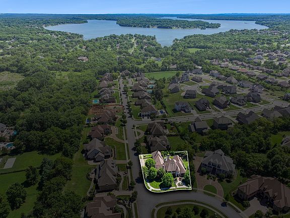 2nd image of 200 Higginson Pl S