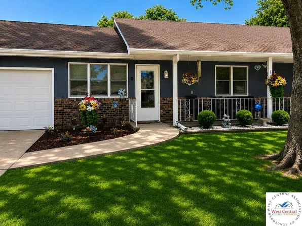 4101 Briarwood Dr, Sedalia, MO 65301