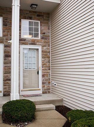 3rd image of 24832 Franklin Ln