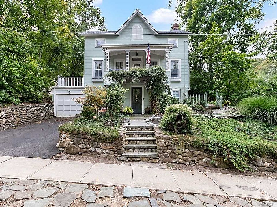 1st image of 18 Washington Pl