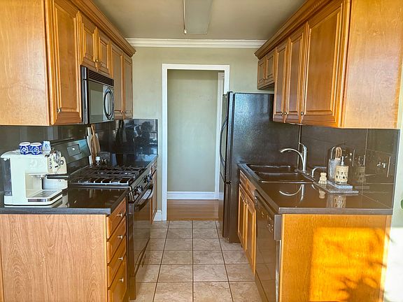 4th image of 789 N Clarkson St APT 1001
