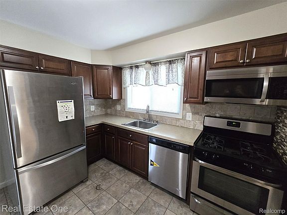 5th image of 2601 Woodside St