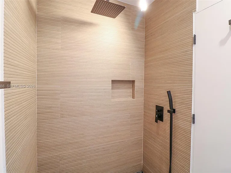 221 SW 11th Ave #2 — Photo 7