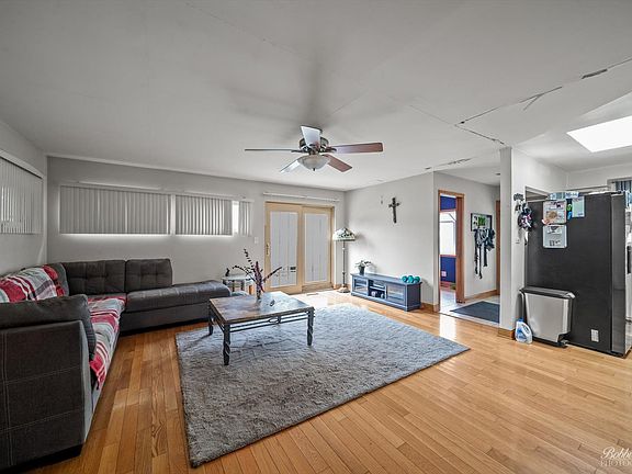 4th image of 339 Elmhurst St