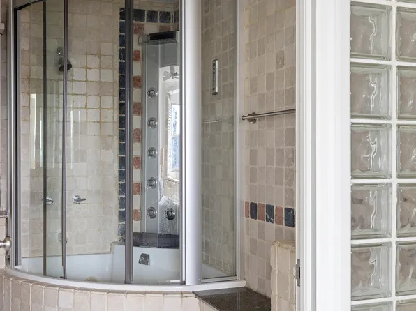 360 West 22nd Street image 10 of 13