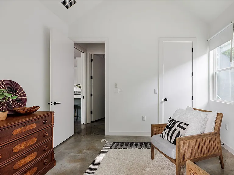 43 Lynn St — Photo 15