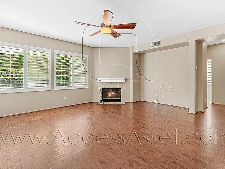 1358 Baldwin St — Photo 9