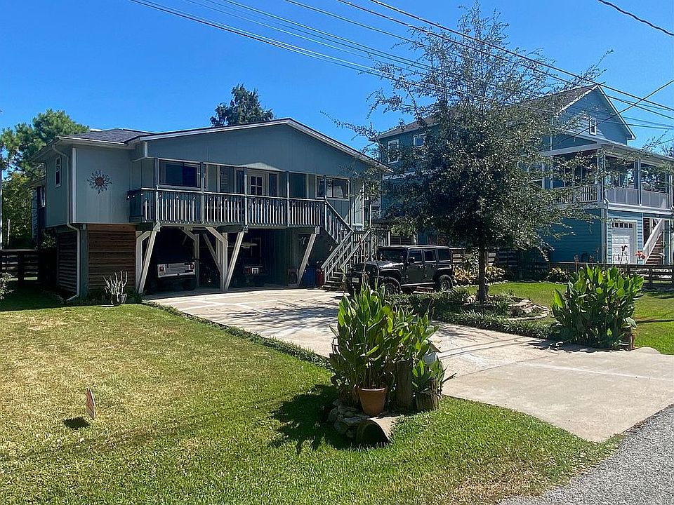 221 Oak Rd Clear Lake Shores