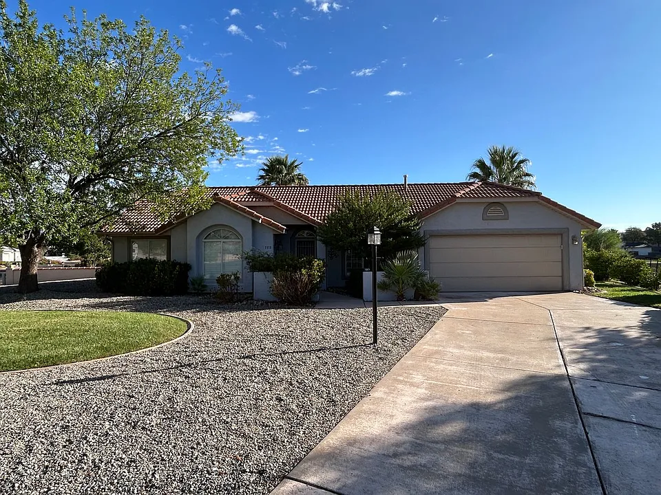 1111 E Plum Cir