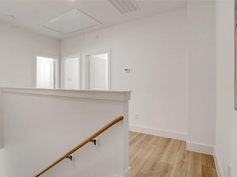 9604 Burden St — Photo 17