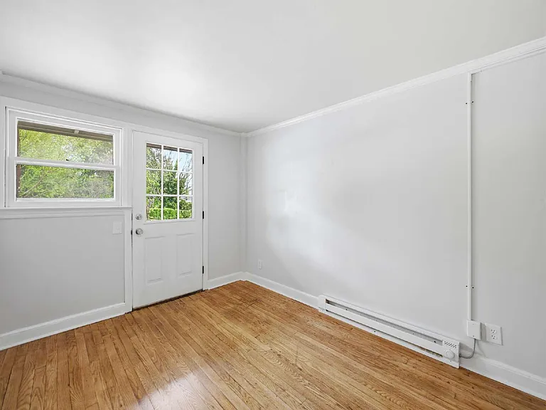 430R N Locust St — Photo 11
