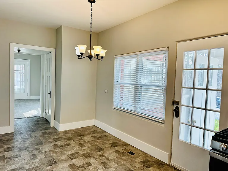 2829 E Main St — Photo 8