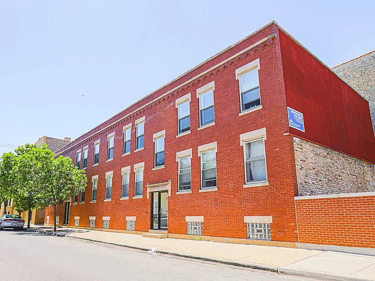 2148 N Central Park Ave — Photo 1