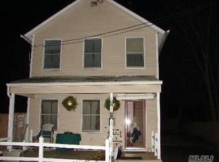 14 Fordham St, Patchogue, NY 11772
