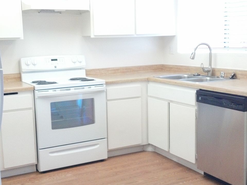 1st image of 3526 Thunder Dr