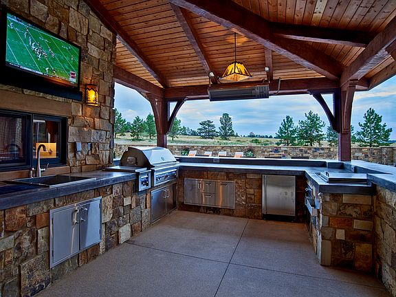 Outdoor Kitchen