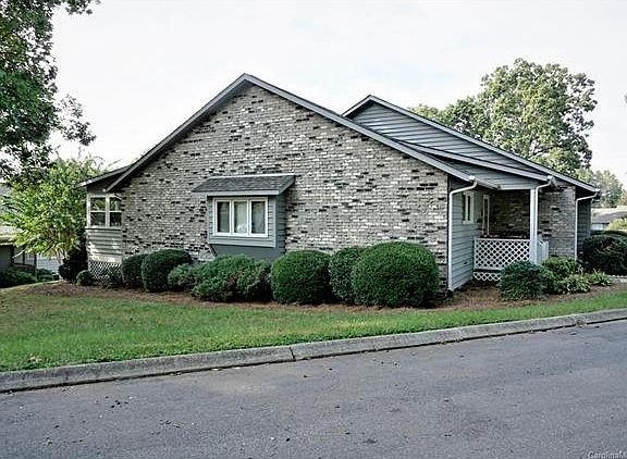 2nd image of 1901 Wellington Hills Cir #1901