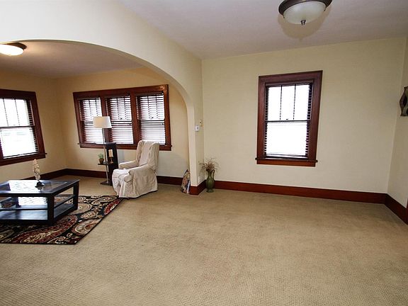 5th image of 919 12th St NE