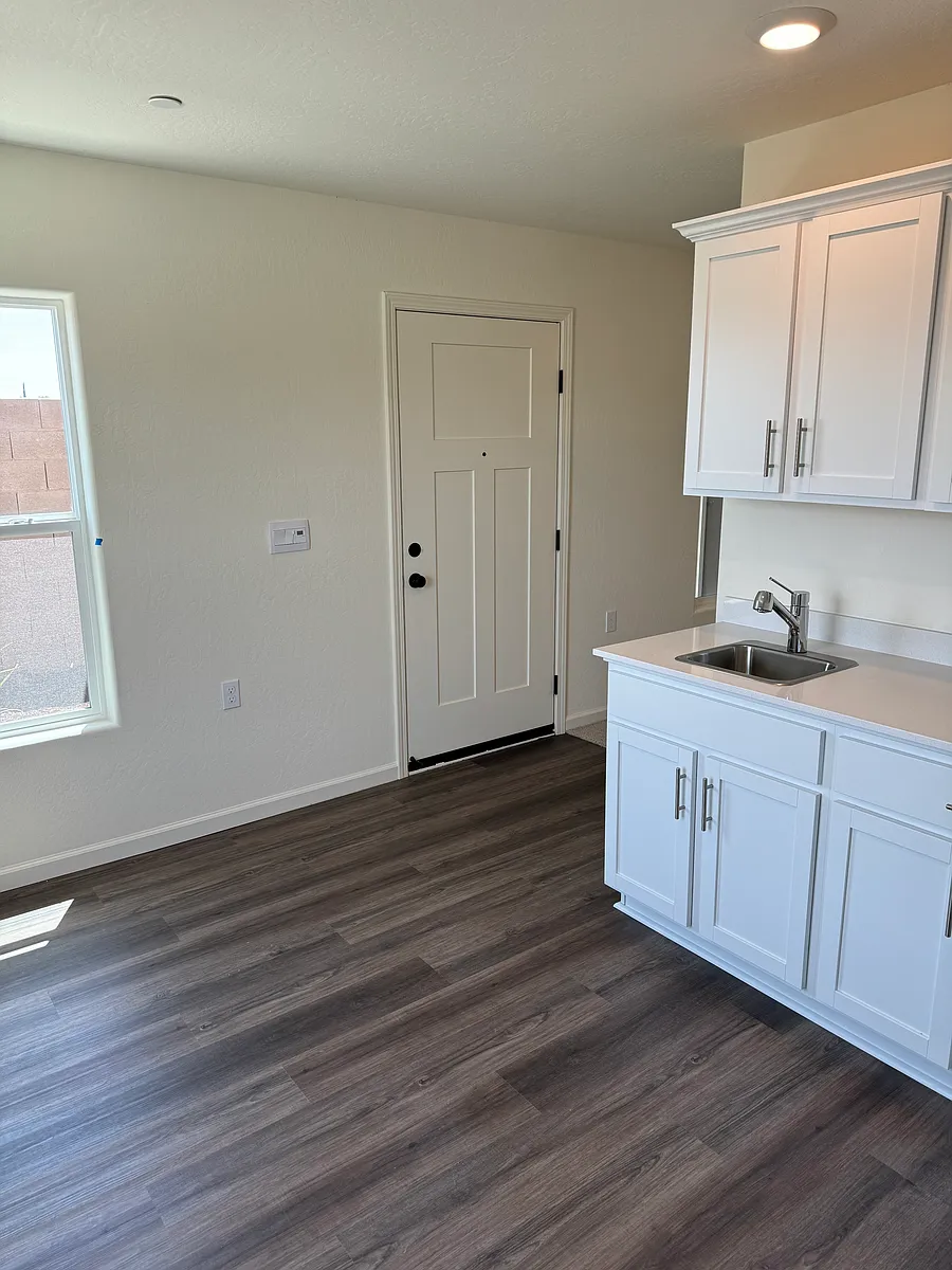 Building Photo - 494 San Carlos Ave