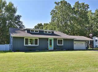 79 Ross Brook Dr, Rochester, NY 14625