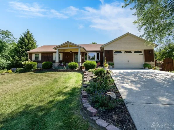 1922 Rebecca Ridge Ln, Hamilton, OH 45013