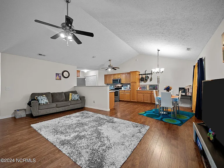 204 Jasmine Ln — Photo 22