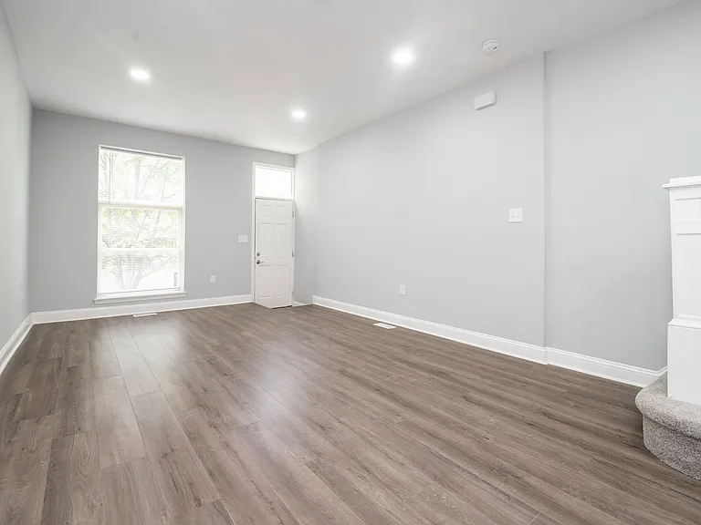 415 N Kenwood Ave — Photo 7