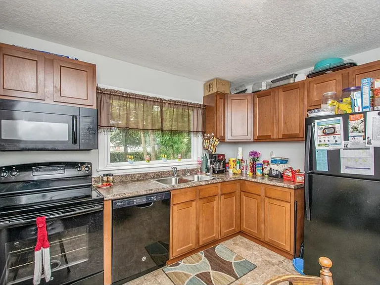 211 Palomino Pkwy — Photo 3