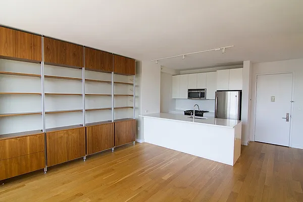 Rented by Keller Williams NYC | media 32