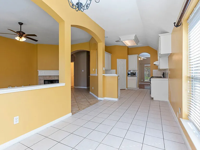 10415 Courtley St — Photo 13