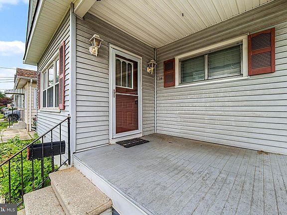 4th image of 34 Ridgeway Ave