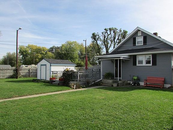 2nd image of 902 W Hanna Ave