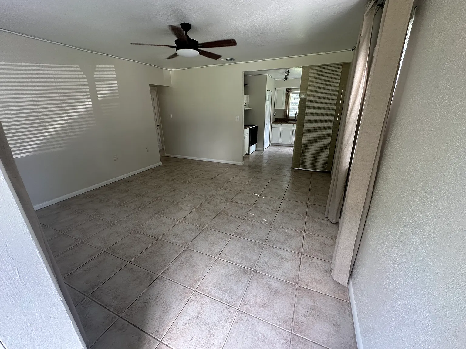 3 bed, 956 sqft, $2,200 — Photo 4