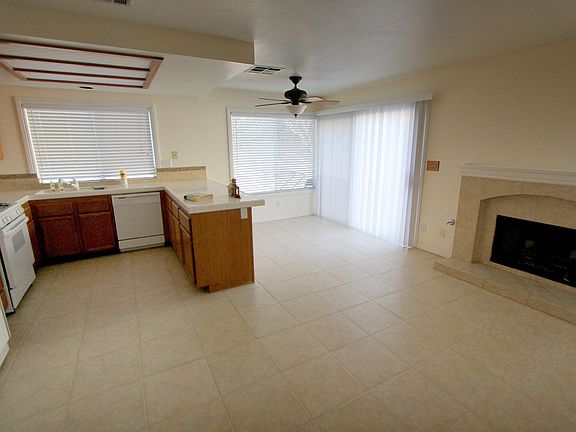 Kitchen/Dining/fireplace