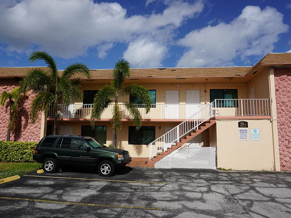 29 E Sheridan St #107