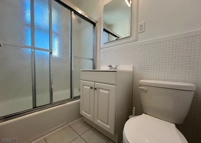 3 bed, 1.0 bath, $2,800 — Photo 3