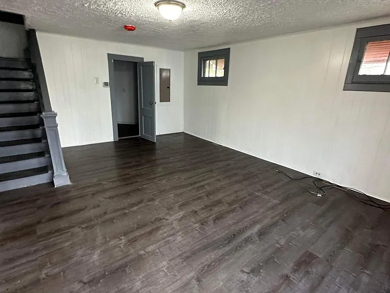 107 S Roberts Rd — Photo 8