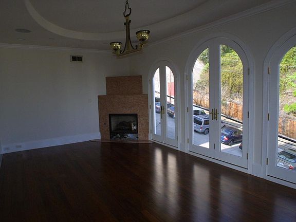 3rd image of 951 Lombard St