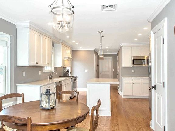 4th image of 136 Sequams Ln W