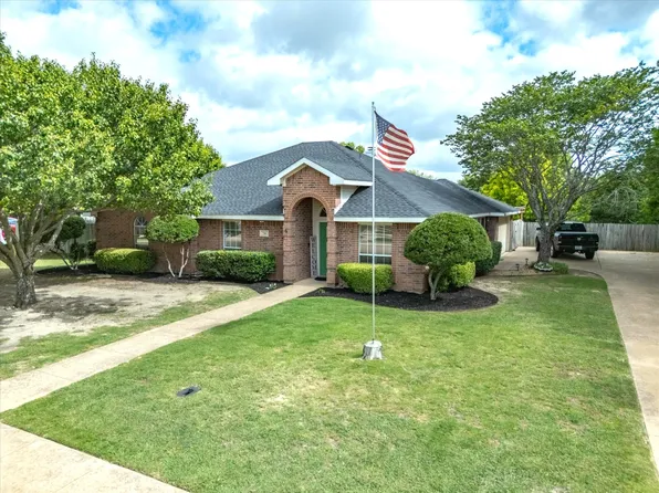 741 High Point Dr, Midlothian, TX 76065