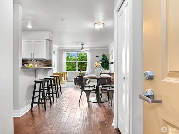 4th image of 960 Harris Avenue #305
