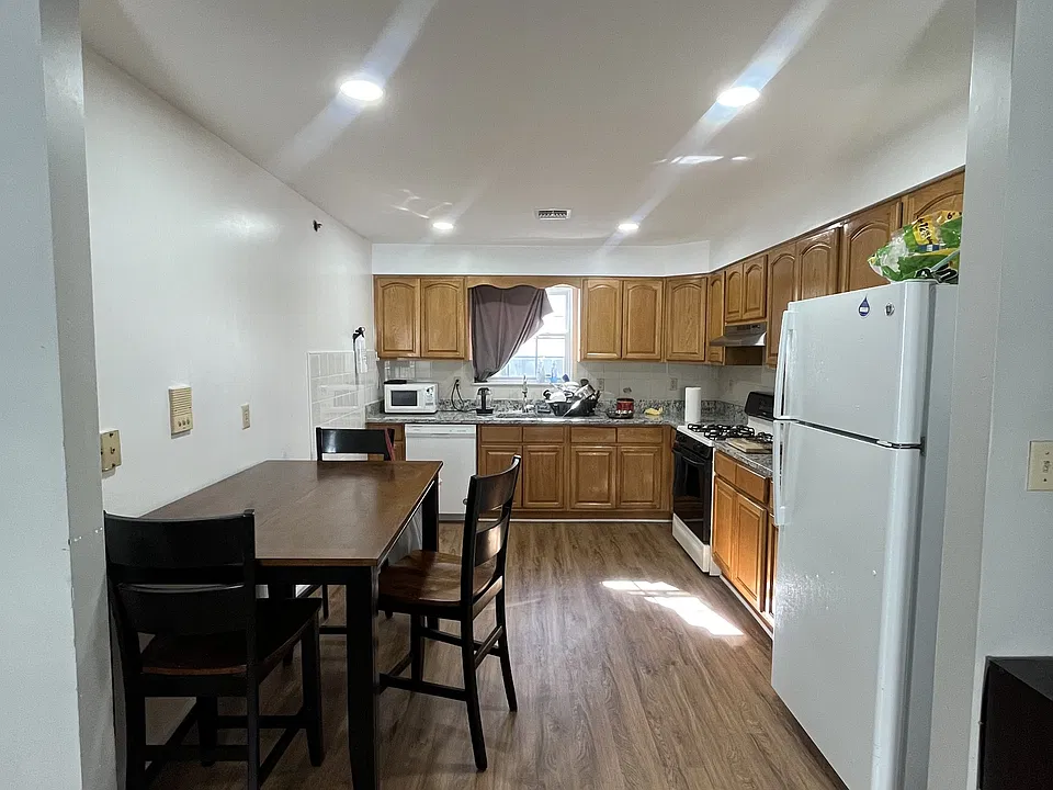 117 Hudson St #3-1